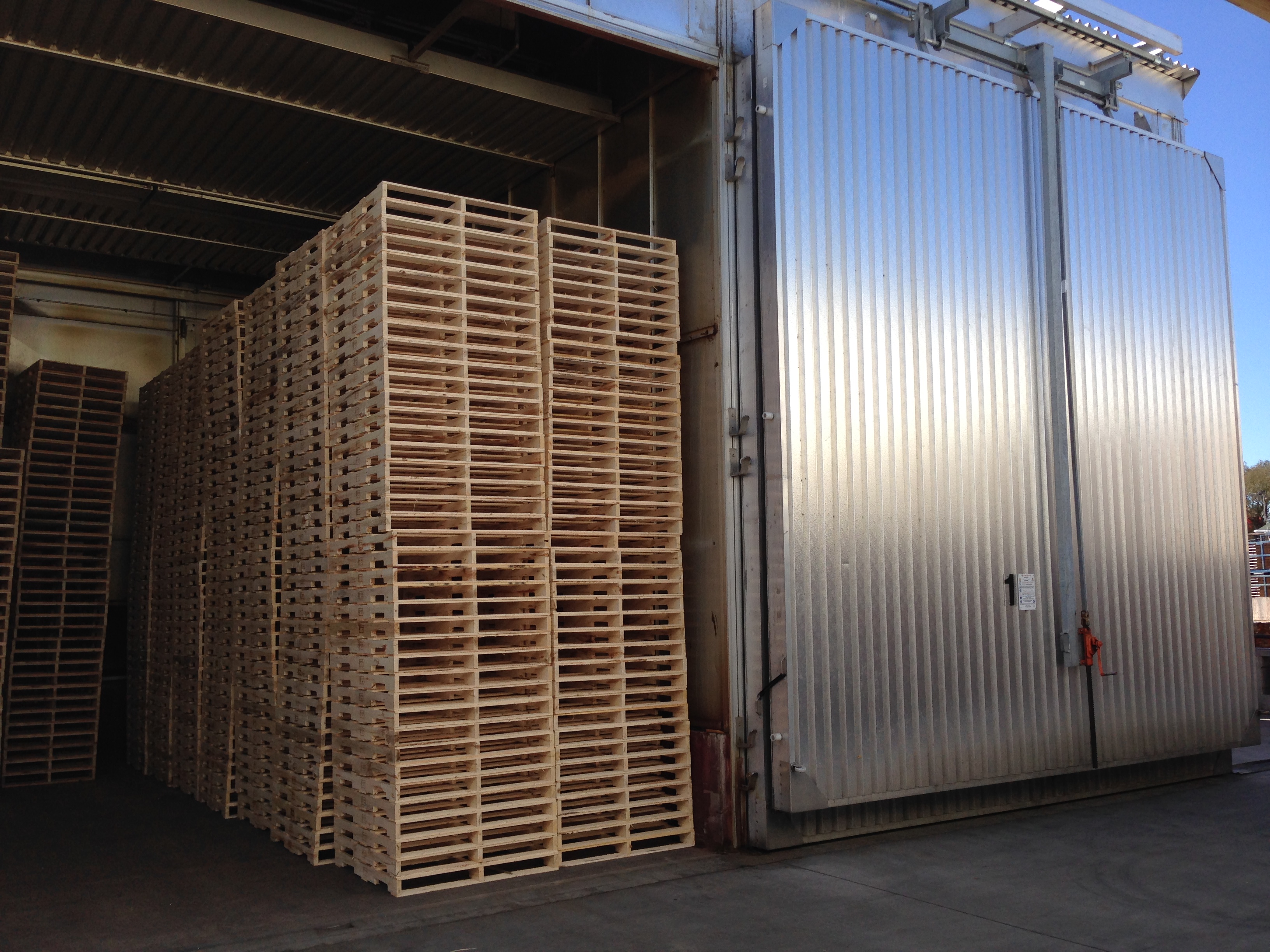 4 Questions to Ask Before Buying Pallets